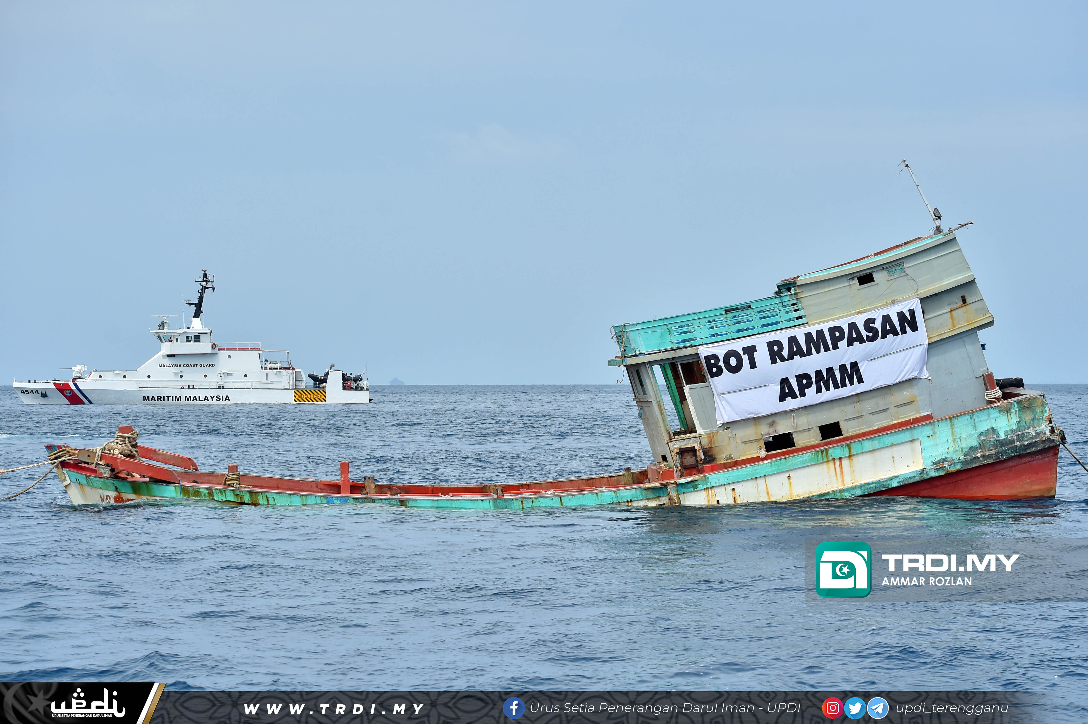 Agensi Penguatkuasaan Maritim Malaysia (Maritim Malaysia) Negeri Terengganu hari ini, melupuskan empat bot nelayan Vietnam yang dilucut hak secara penenggelaman untuk dijadikan tukun tiruan berhampiran Pulau Redang.