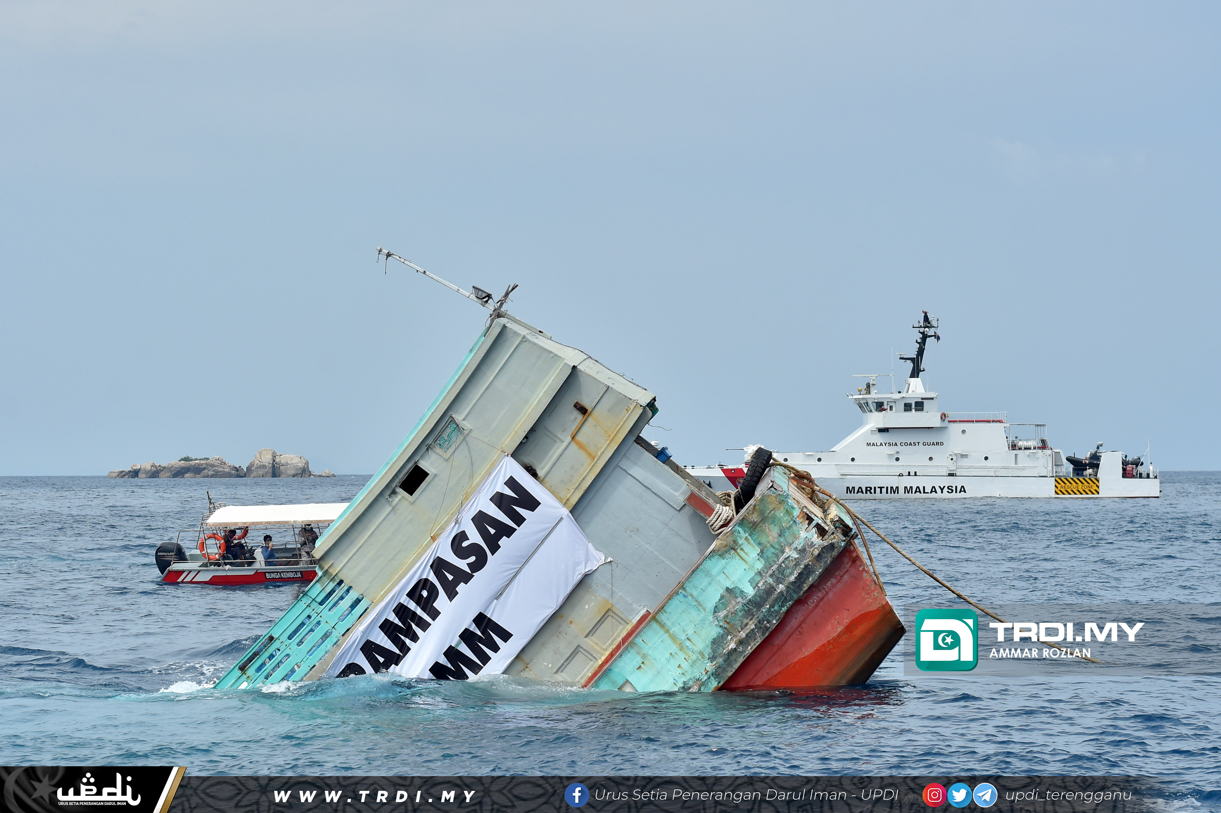 Agensi Penguatkuasaan Maritim Malaysia (Maritim Malaysia) Negeri Terengganu hari ini, melupuskan empat bot nelayan Vietnam yang dilucut hak secara penenggelaman untuk dijadikan tukun tiruan berhampiran Pulau Redang.