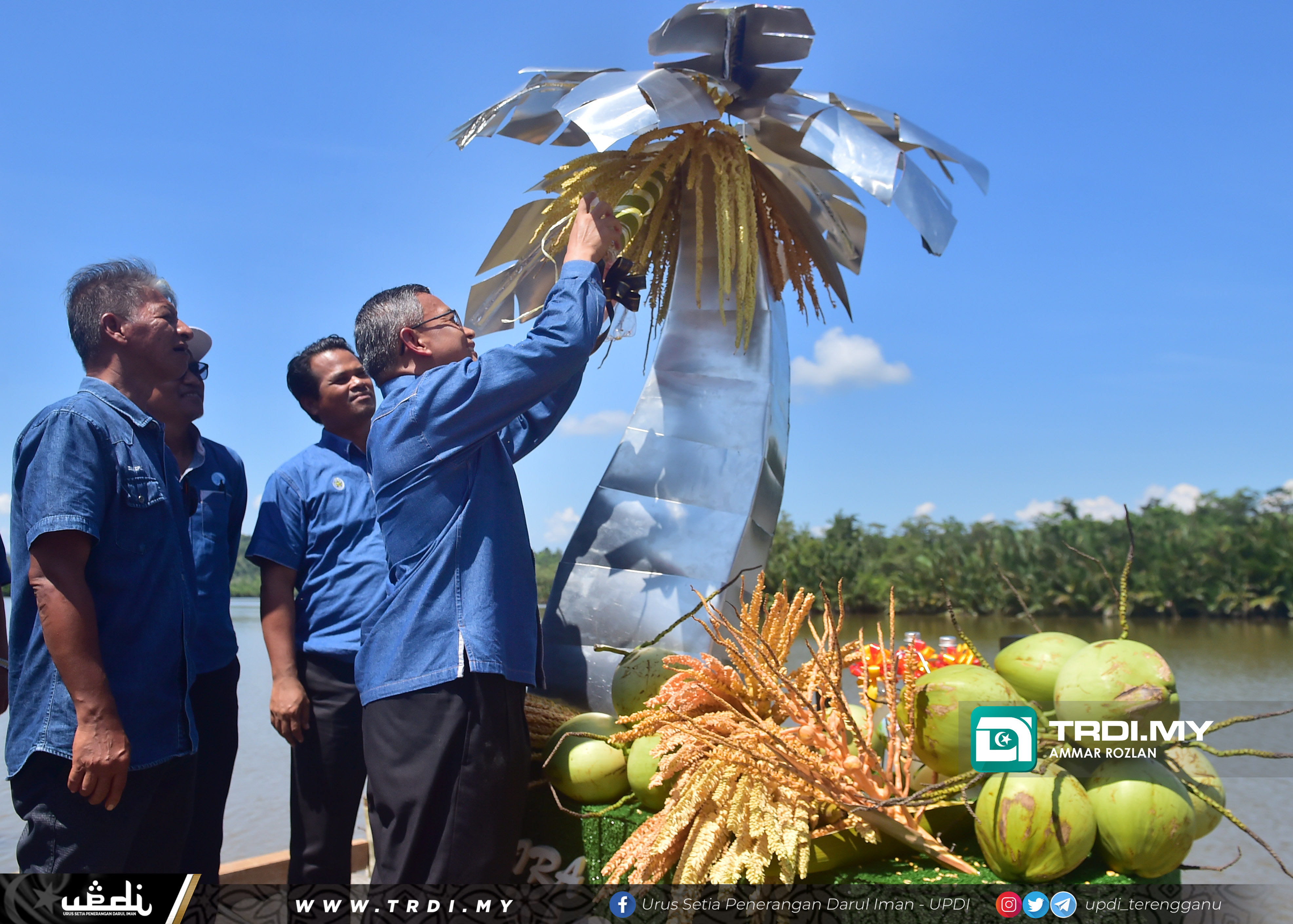 YB Dr Azman merasmikan Majlis Pelancaran Minuman Isotonik (Air Nira) Negeri Terengganu bertempat di Dataran Batu Putih, Marang.
