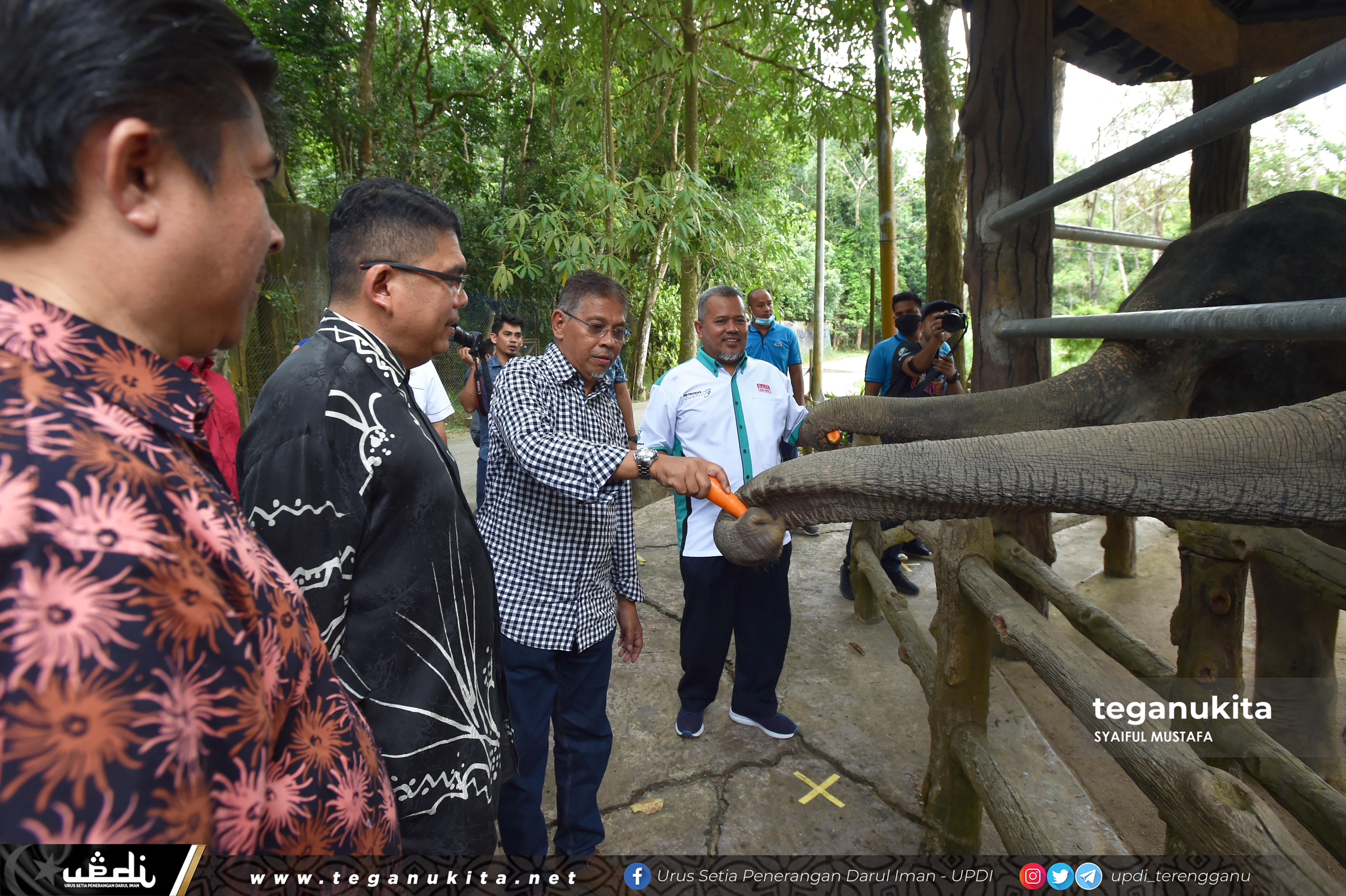 YB Ustaz Ariffin Deraman melakukan lawatan kerja ke Kemaman Waterfront dan Zoo Kemaman