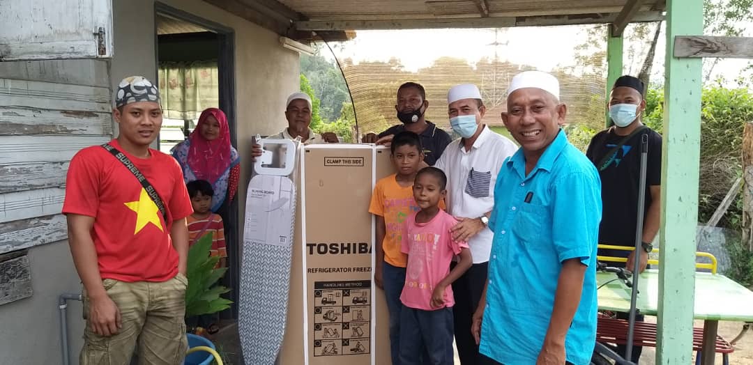 Dua Keluarga Teruja Terima Sumbangan Kelengkapan Rumah