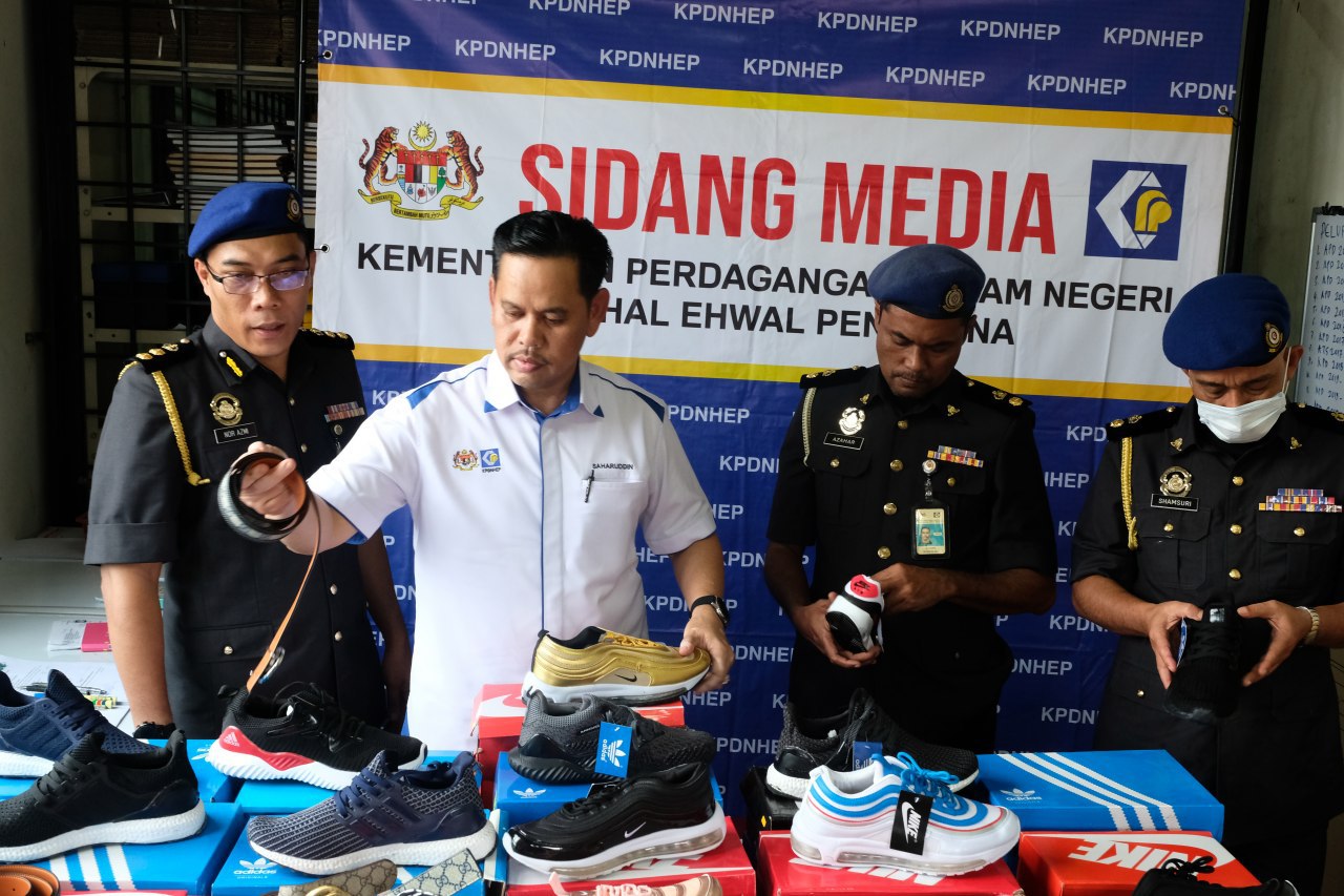 KPDNHEP Terengganu Rampas RM97,000 Barang Tiruan