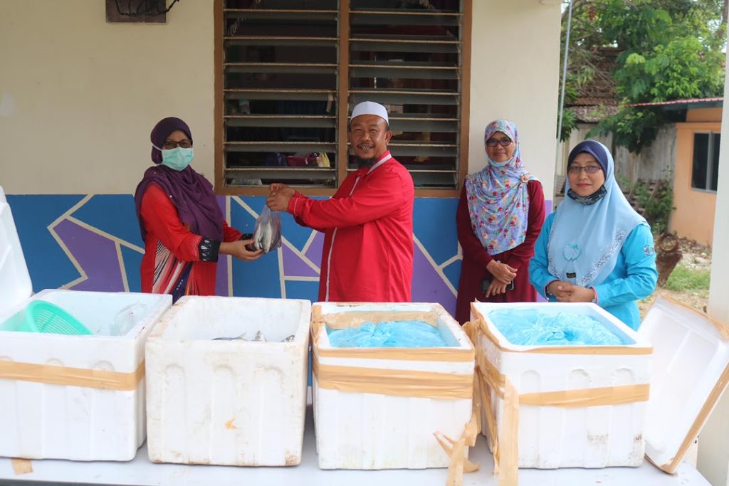 20 Orang Petugas KEMAS Jahit PPE Disantuni