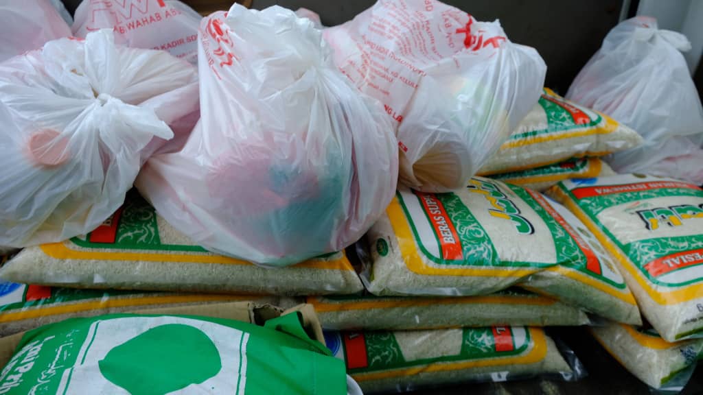 20 Keluarga Jalani Kuarantin Terima Sumbangan