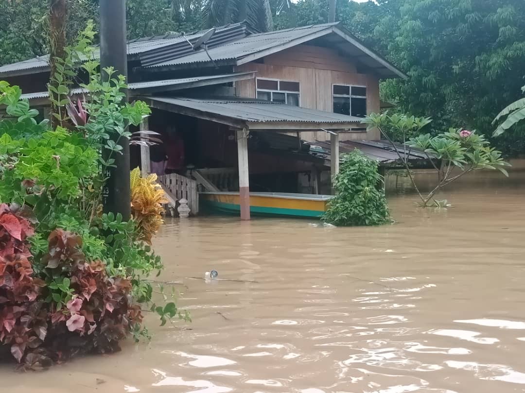 "Dok Leh Tidur Takut Air Naik"