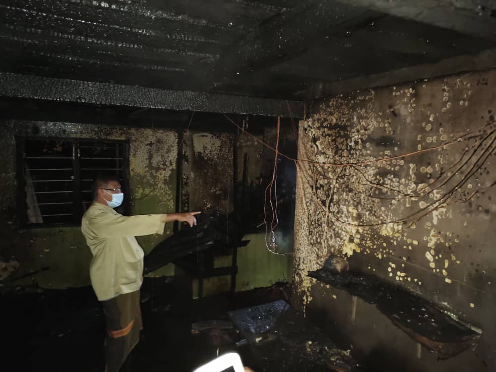 Rumah Terbakar Gara-Gara Lilin