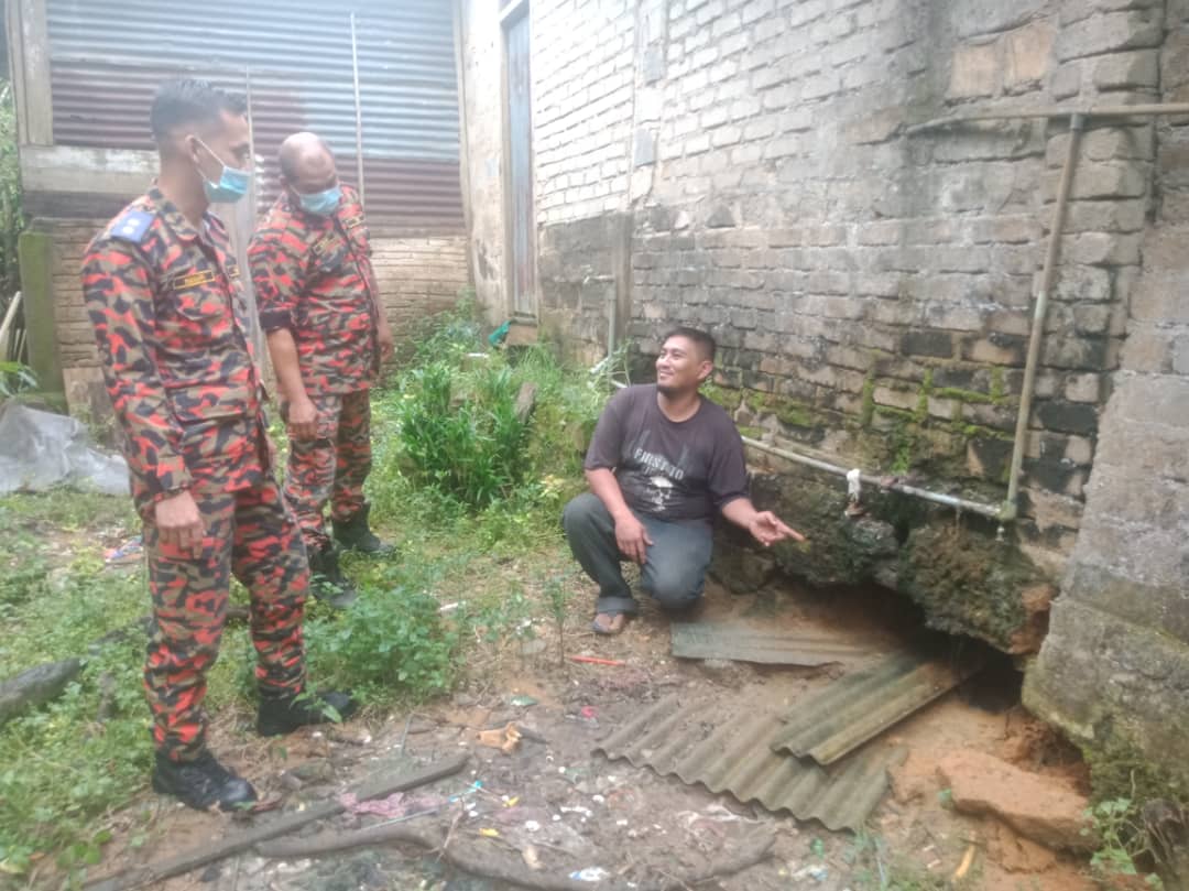 Warga Emas Terselamat Daripada Mendapan Tanah