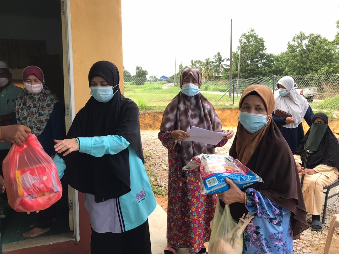 82 Asnaf Taman Indah Terima Sumbangan