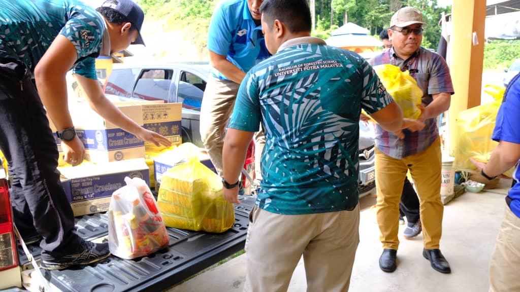 KPKKT Salur Sumbangan Kepada Mangsa Banjir