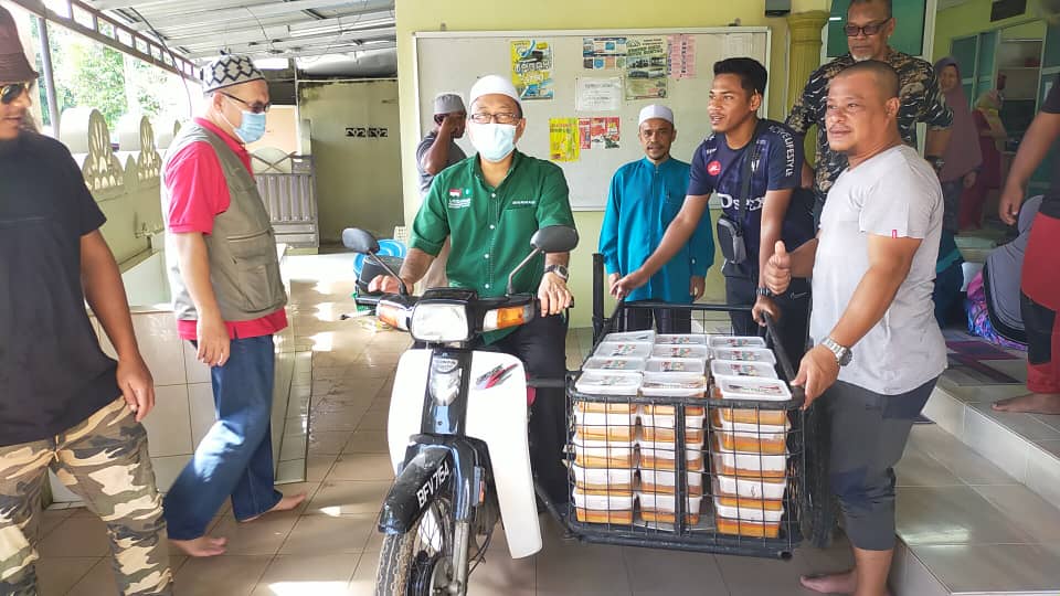 Rakyat Bukit Tunggal Dijamu Gulai Daging