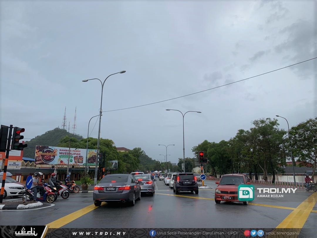 Polis Lancar Ops Lampu Isyarat Merah