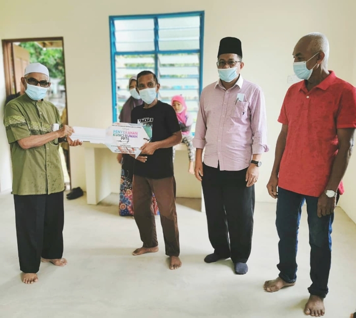 30 Tahun Menumpang, Kini Miliki Rumah Sendiri