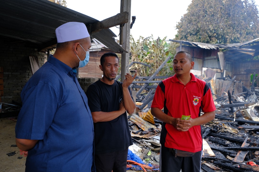 Kediaman Terbakar, ADUN Manir Sumbang Bantuan Segera
