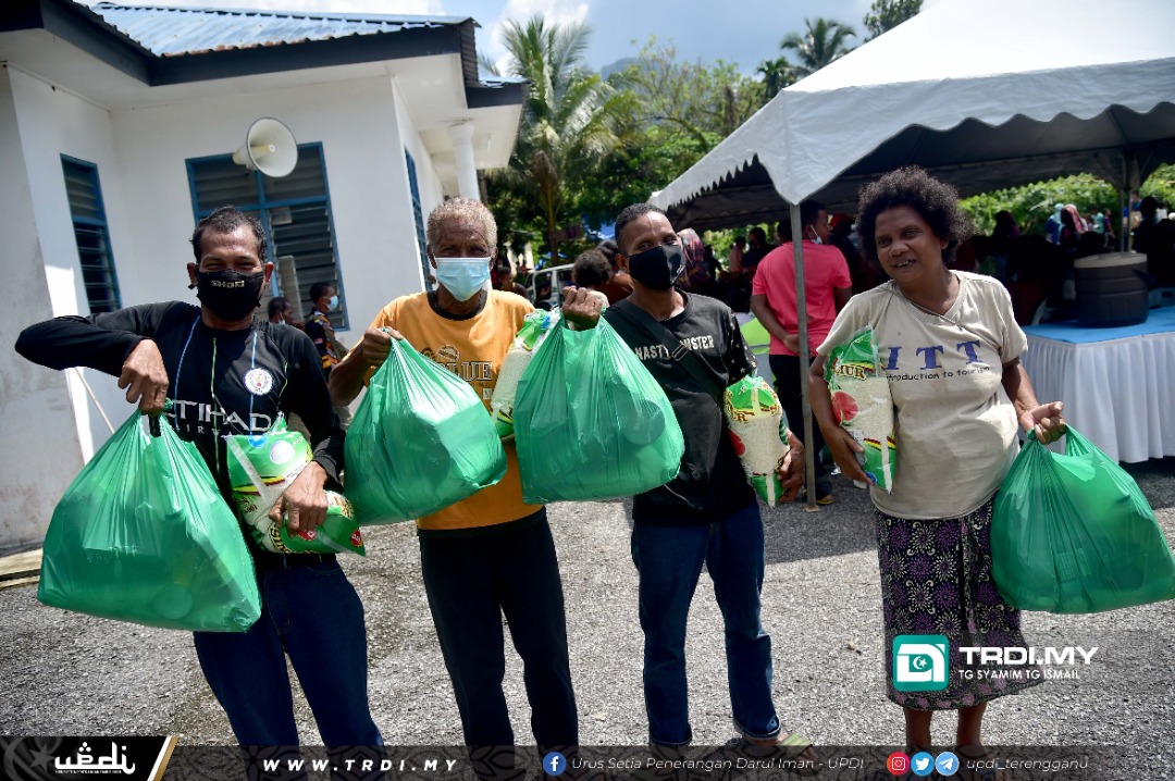 200 Orang Asli Sungai Berua Terima Bantuan