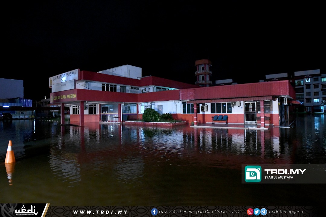 Banjir 'Tenggelamkan' Balai Bomba Chukai