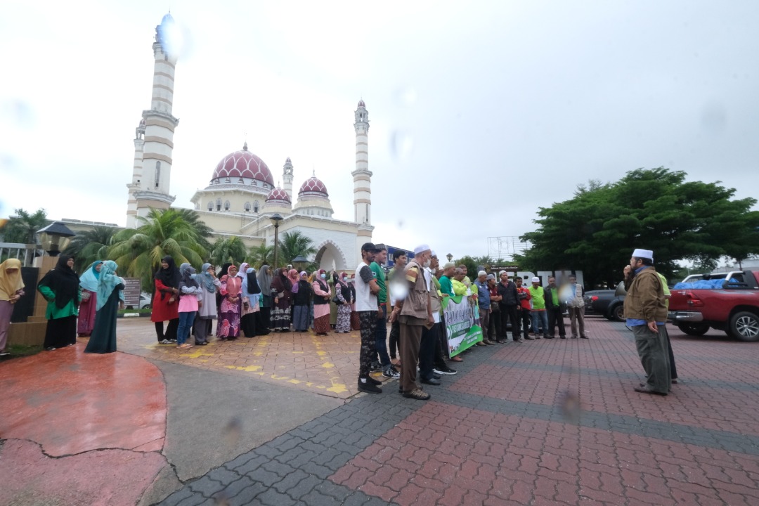 100 Sukarelawan Besut Bantu Mangsa Banjir Maran