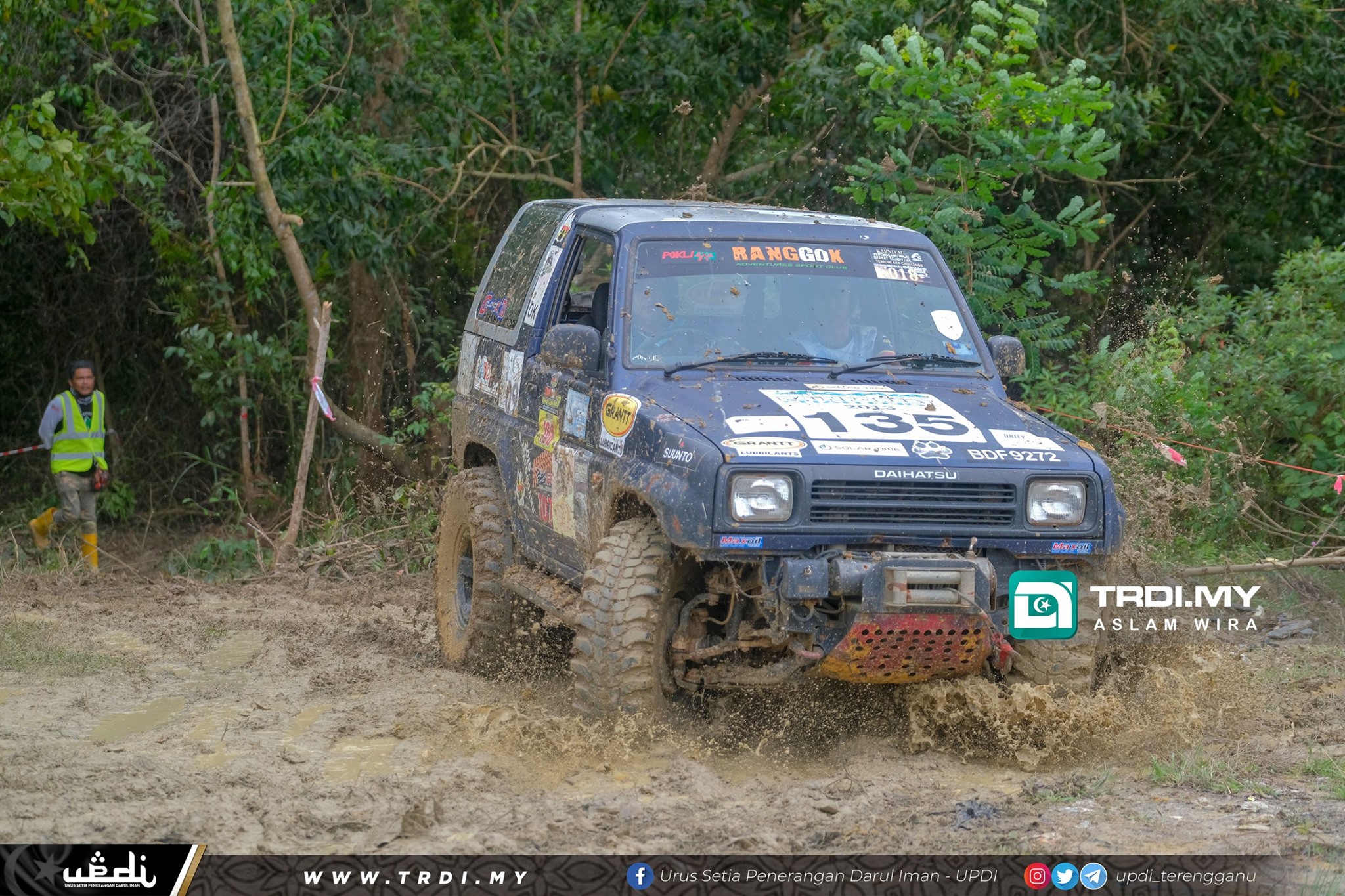 Pacuan Empat Roda Pamer Aksi Cabaran Sukan Lasak