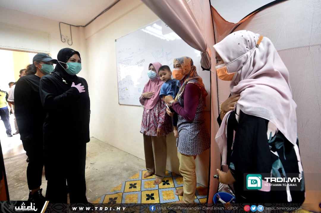 Sultanah Terengganu Berkenan Lawat Mangsa Banjir