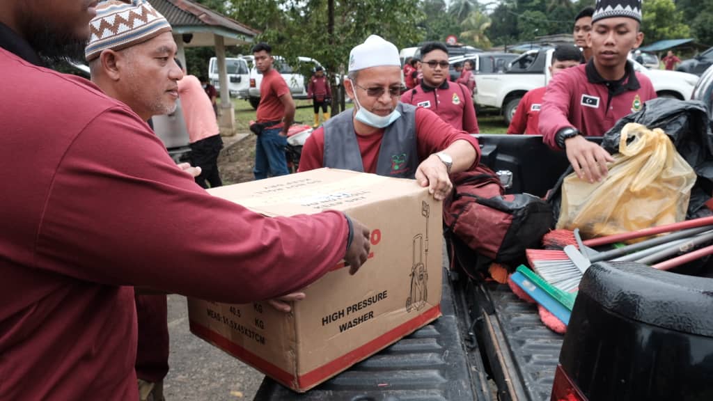 Pelbagai Pihak Tampil Hulur Bantuan Pasca Banjir