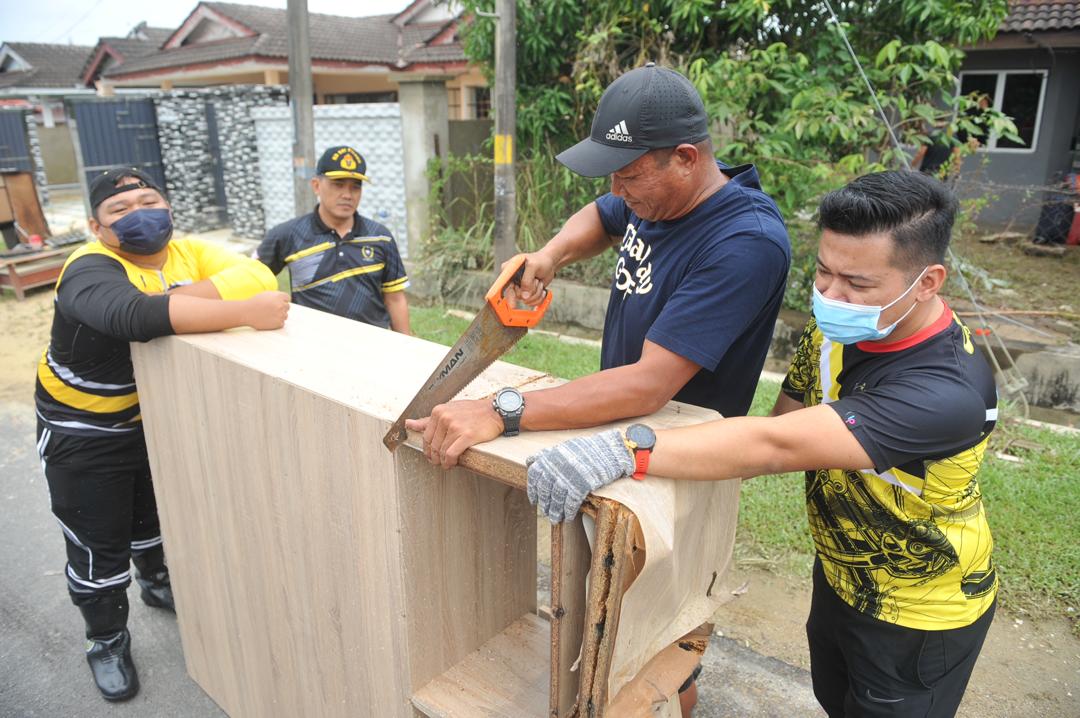 80 Sukarelawan UniSZA Bersedia Bantu Mangsa Banjir Di Kemaman