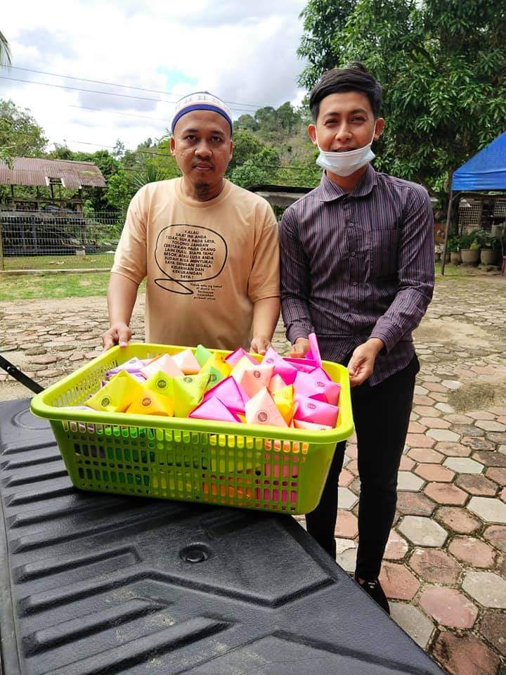 Nasi Lemak Warna Warni RM1 Buat Arwah Ayah