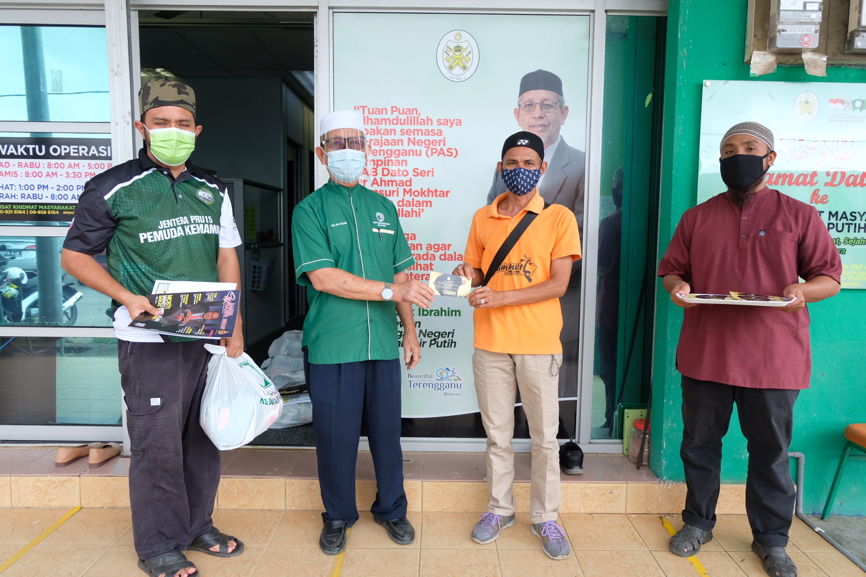 Tukang Gunting Rambut Di DUN Air Putih Dapat Perhatian