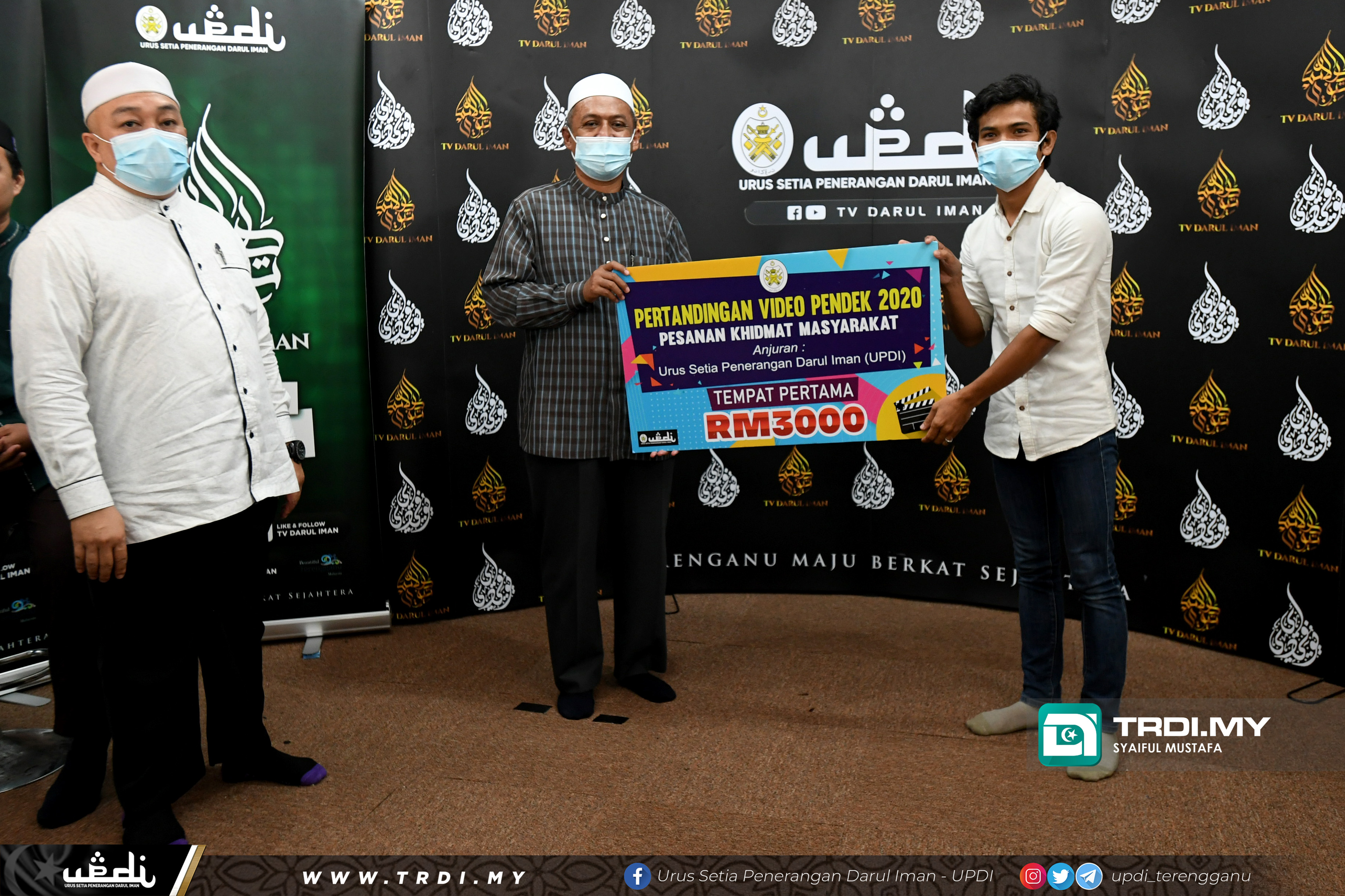 Penyampaian Hadiah Pertandingan Video Kreatif 2021 yang di sampaikan oleh YB Ustaz Ridzuan Hashim, Timbalan Pengerusi Jawatankuasa Pembangunan Insan, Dakwah dan Penerangan