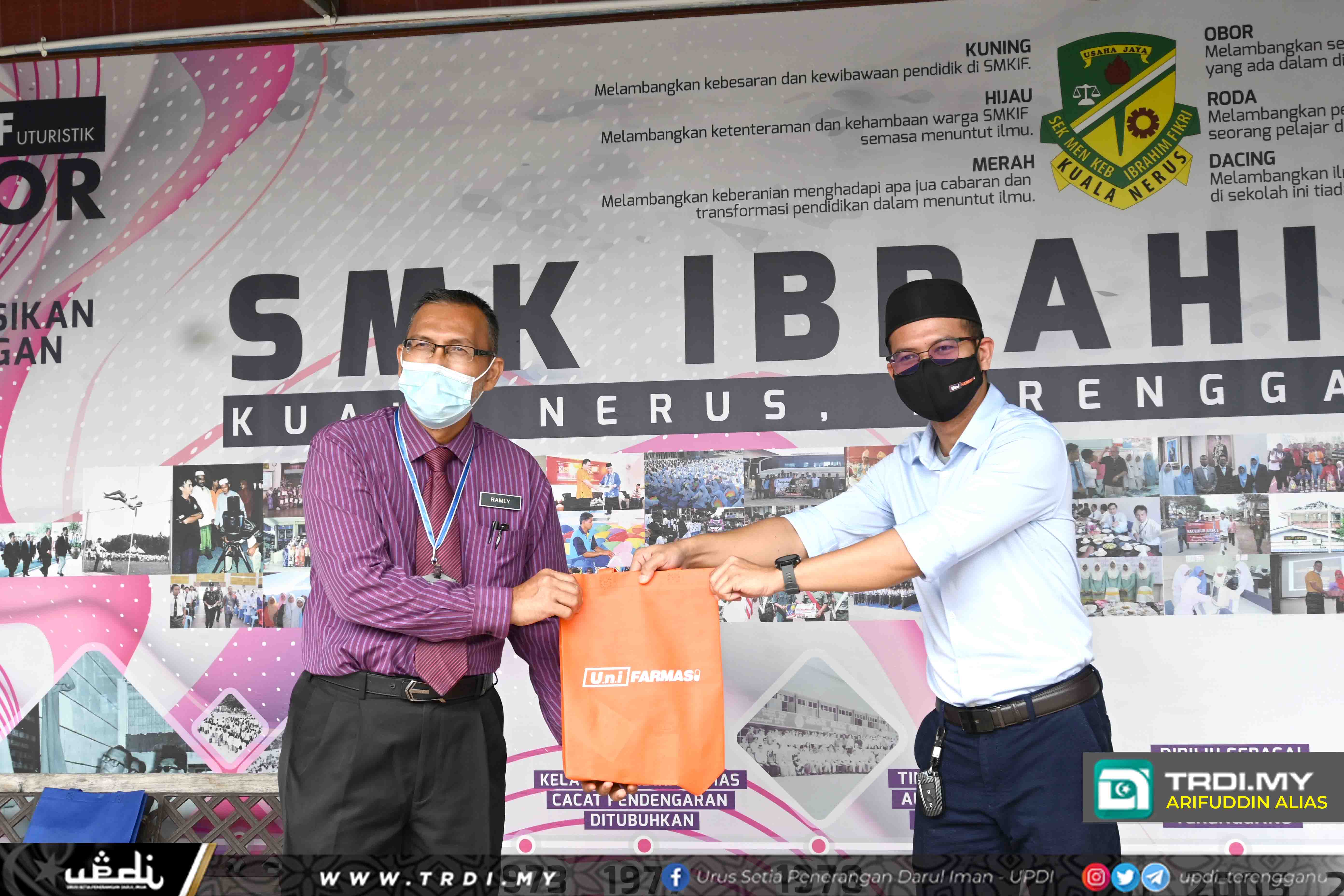 Penyelaras DUN Seberang Takir Sumbang Vitamin C Kepada 300 Pelajar