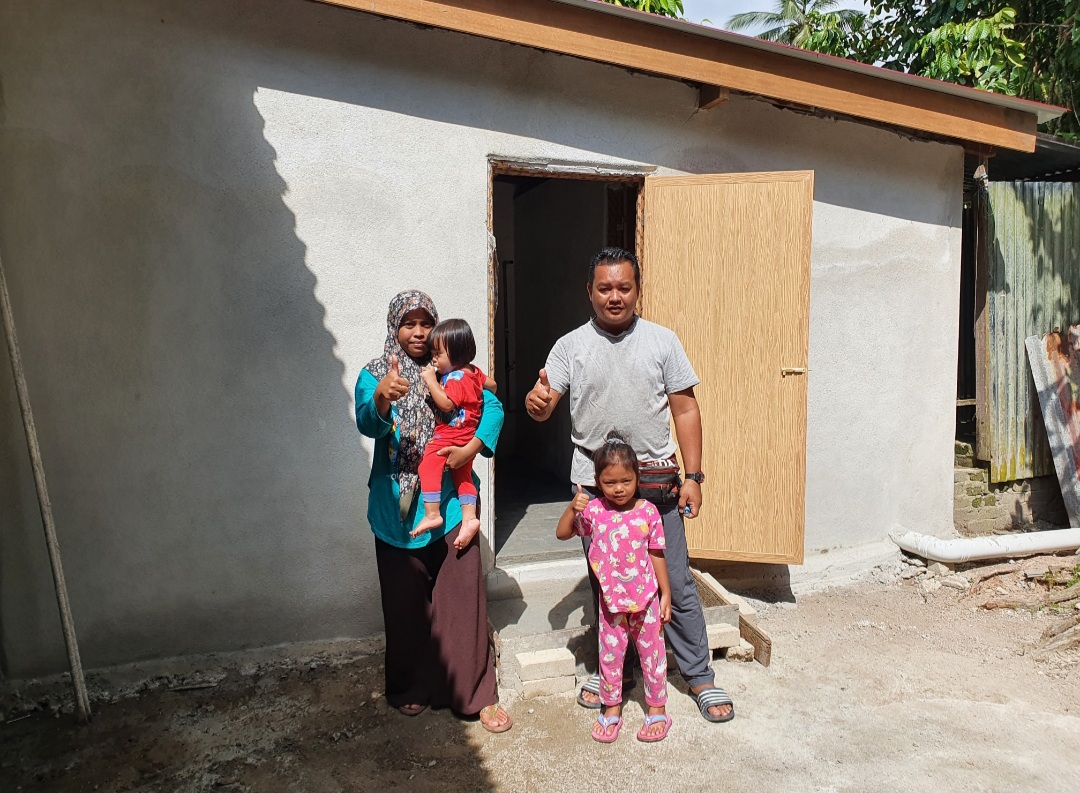 Pembantu Kedai Terharu Rumah Usang Dibaik Pulih