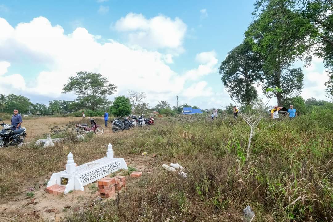 Aktiviti Gotong Royong Bersih Kubur Beri Keinsafan