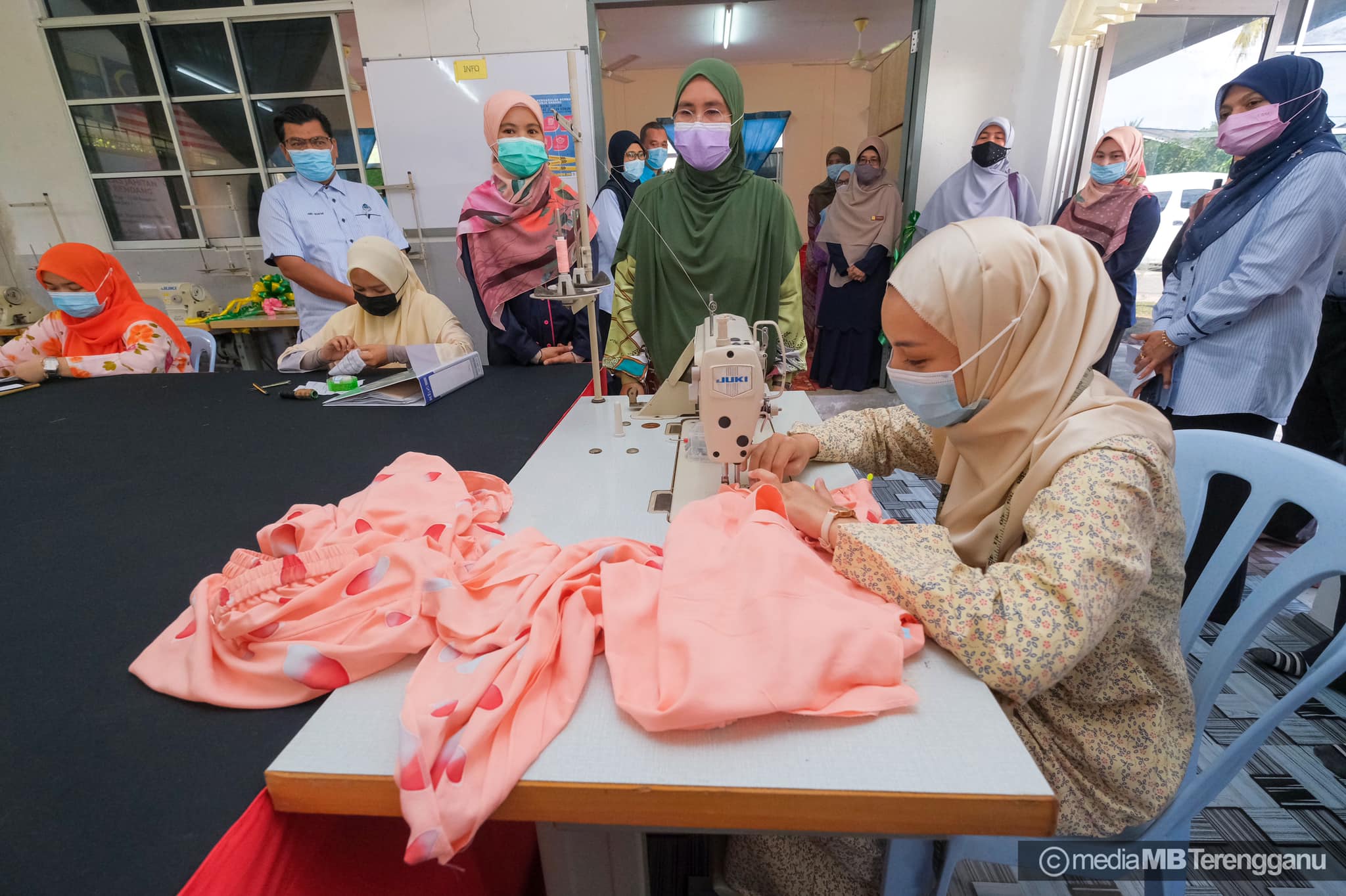 Kelas Jahitan YPKT Bantu Tingkatkan Kemahiran Menjahit