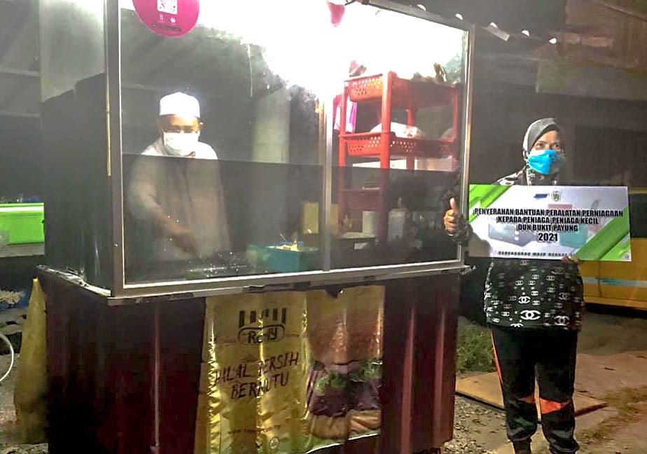 Kerusi Dan Meja Untuk Peniaga Kecil