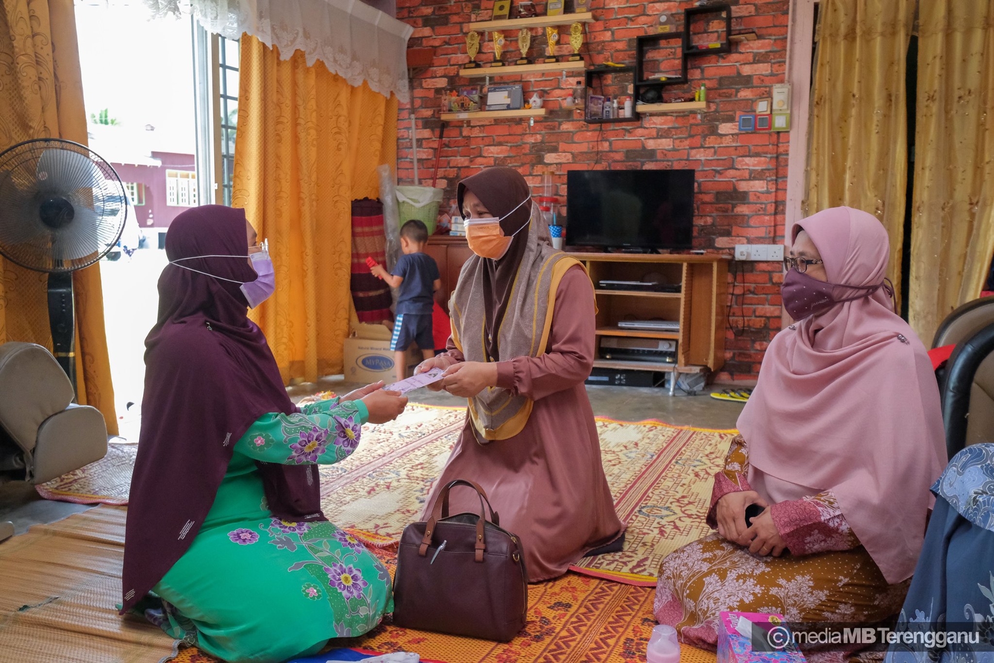 Khairunnisa' Sumbang RM2,000 Setiap DUN, Bantu Mangsa Banjir