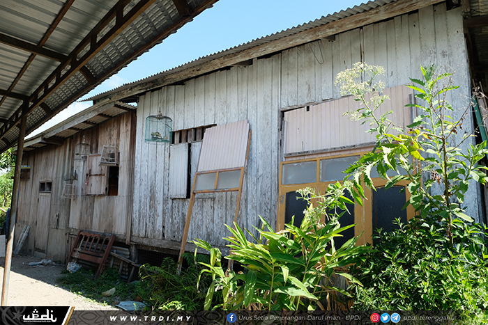 Rumah Usia Lebih 30 Tahun Hampir Runtuh