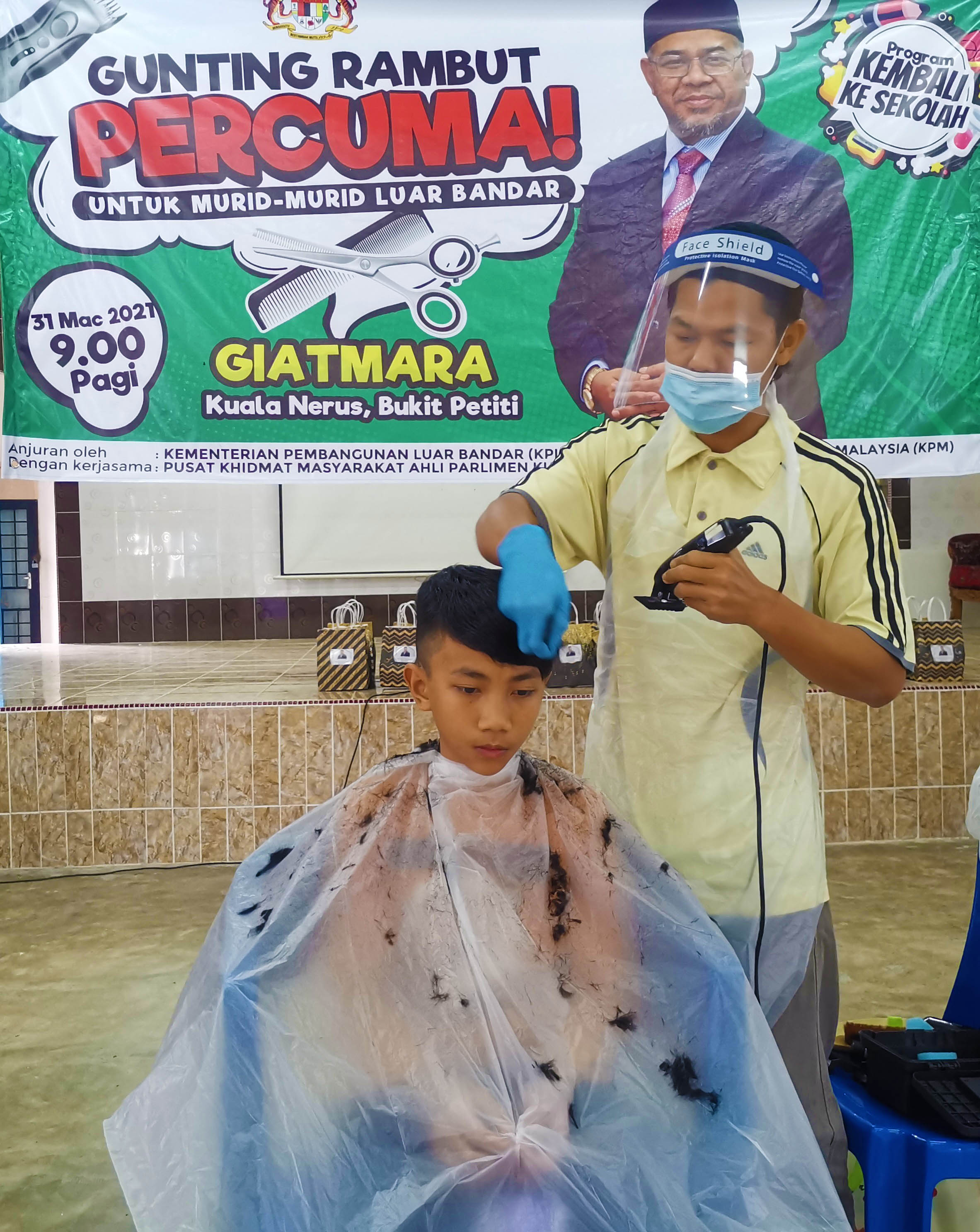 Gunting Rambut Percuma Ringan Beban Ibu Bapa