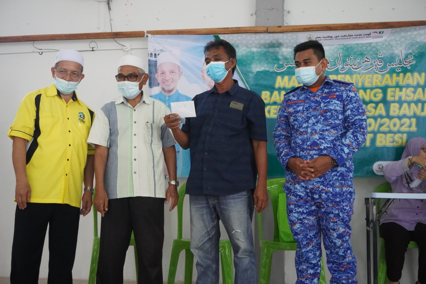 Mangsa Banjir Di Dungun Terima Bantuan RM1,000