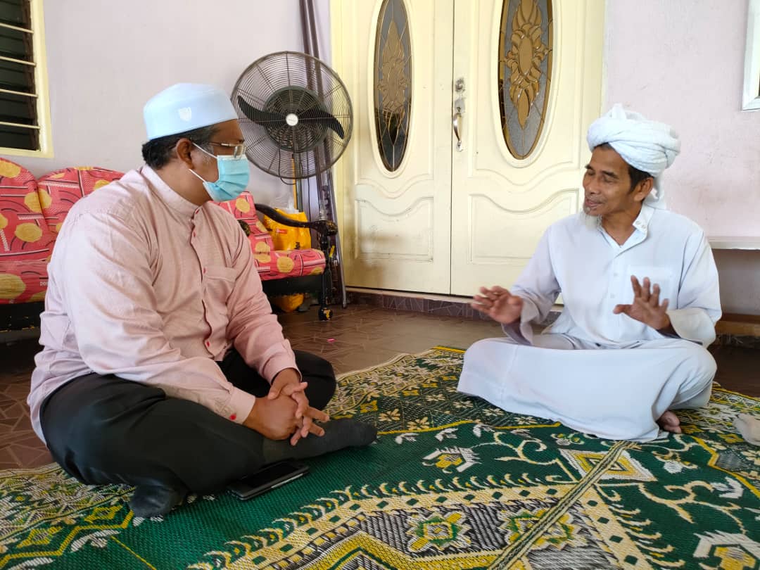 Kerajaan Negeri 'Menuntut' Dengan Tuan Guru Pondok