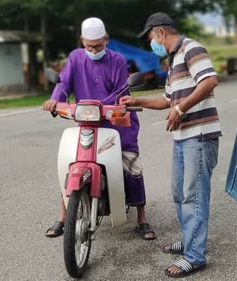 Edar Bubur Lambuk Rapatkan Ukhwah