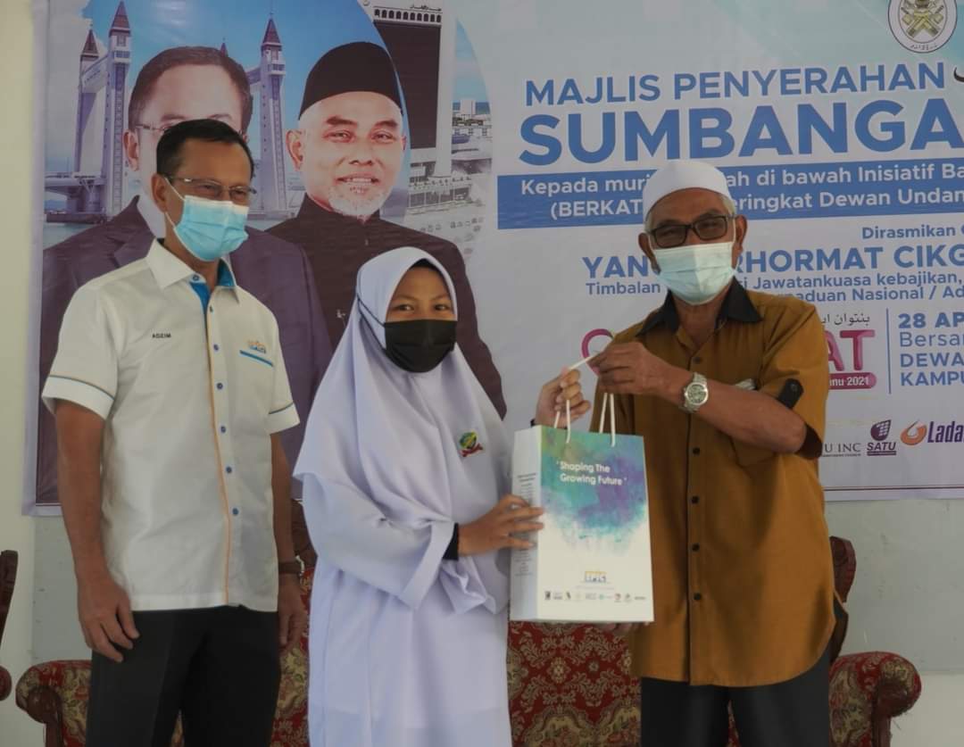 Empat Beradik Kongsi Telefon Ibu Dapat Tablet Baharu