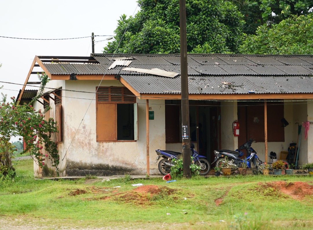 28 Buah Rumah Tercabut Atap Di Padang Kubu