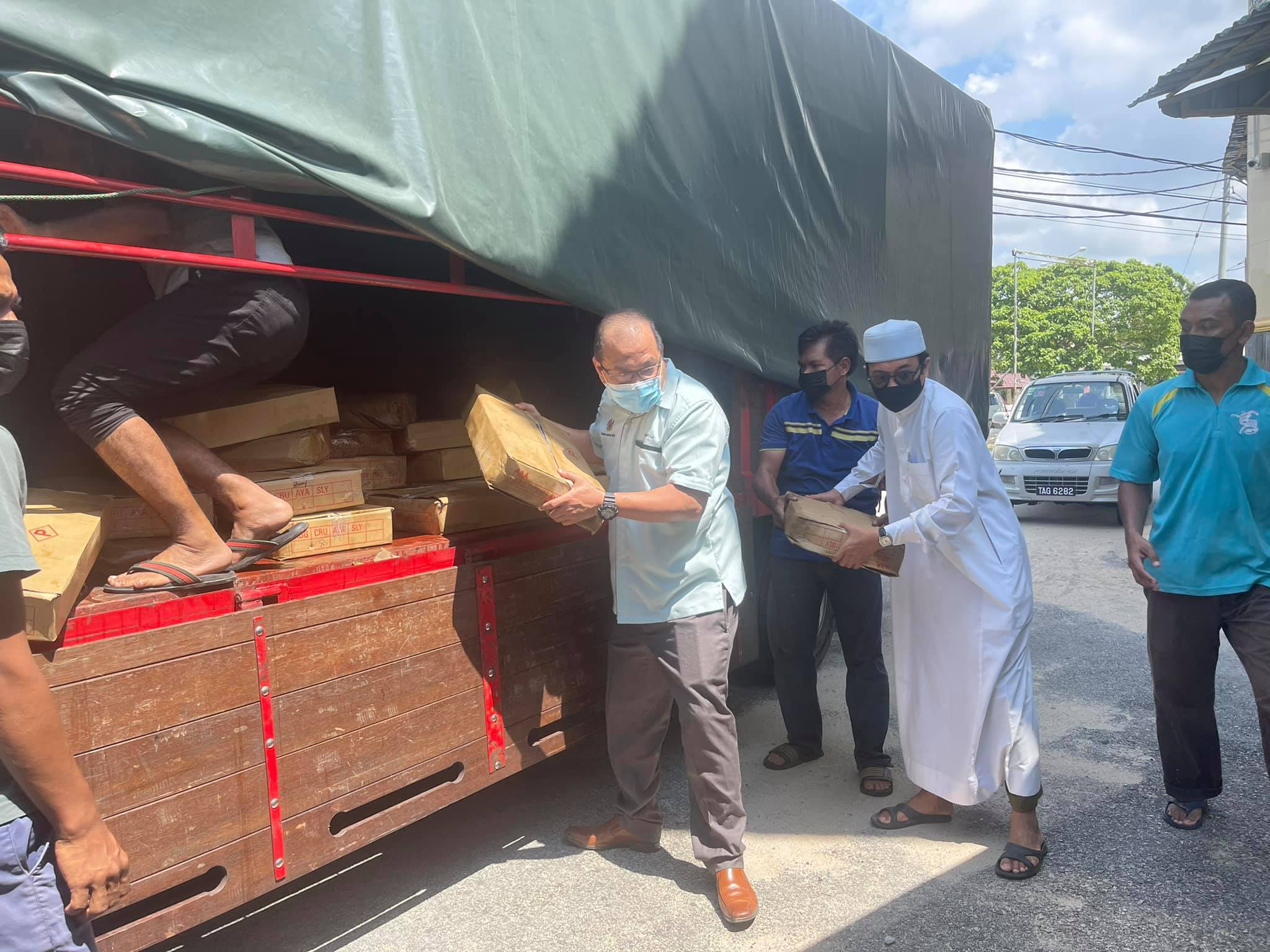 4 Tan Ikan Diagih Kepada Penduduk