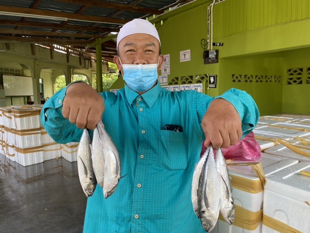 Penduduk Kuala Besut Terima 4,750 Kilogram Ikan Segar