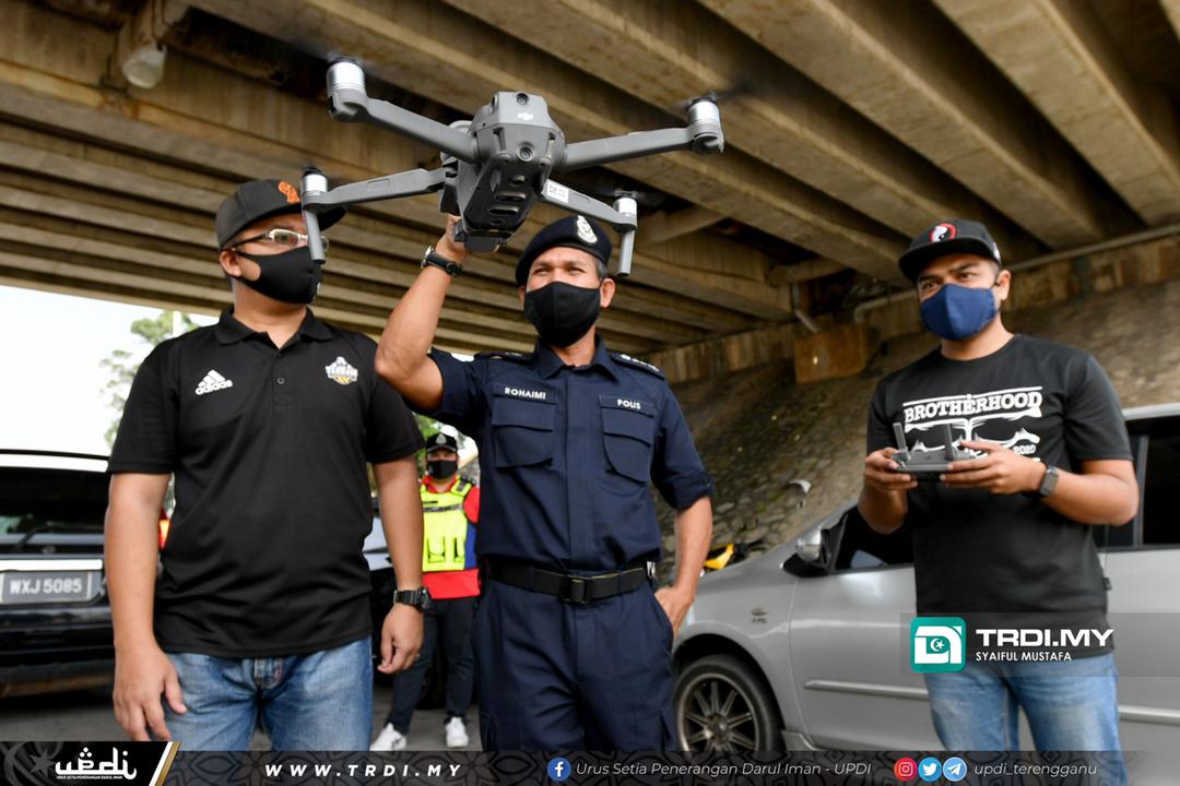 Polis Guna Dron Pantau Pergerakan Orang Ramai