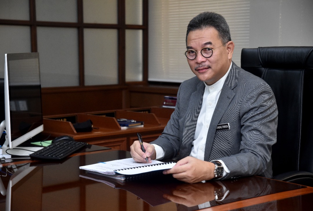 Samiun Bersara, Tengku Farok Pegawai Kewangan Negeri Baharu