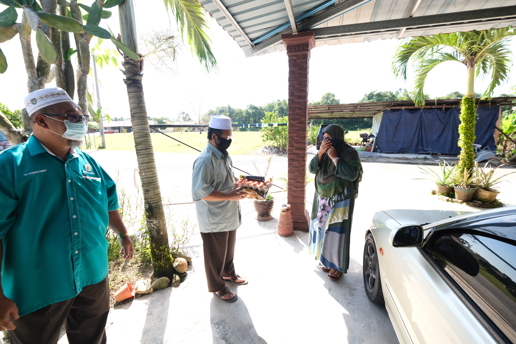 JPKK Hantar Barangan Dapur Ke Rumah Keluarga Dikuarantin