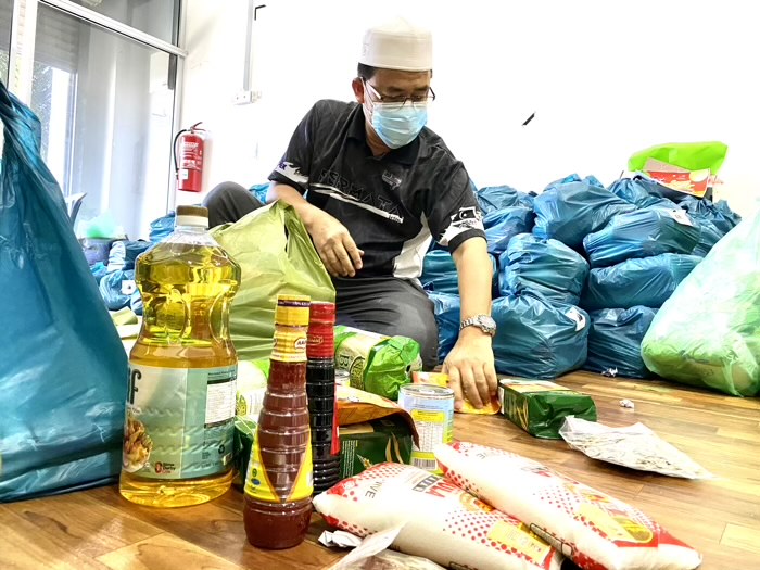 340 Keluarga Bekerja Sendiri Di DUN Bandar Terima Bantuan