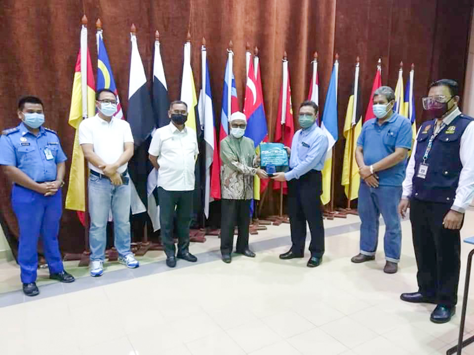 Warga Emas Tidak Takut Suntikan Vaksin