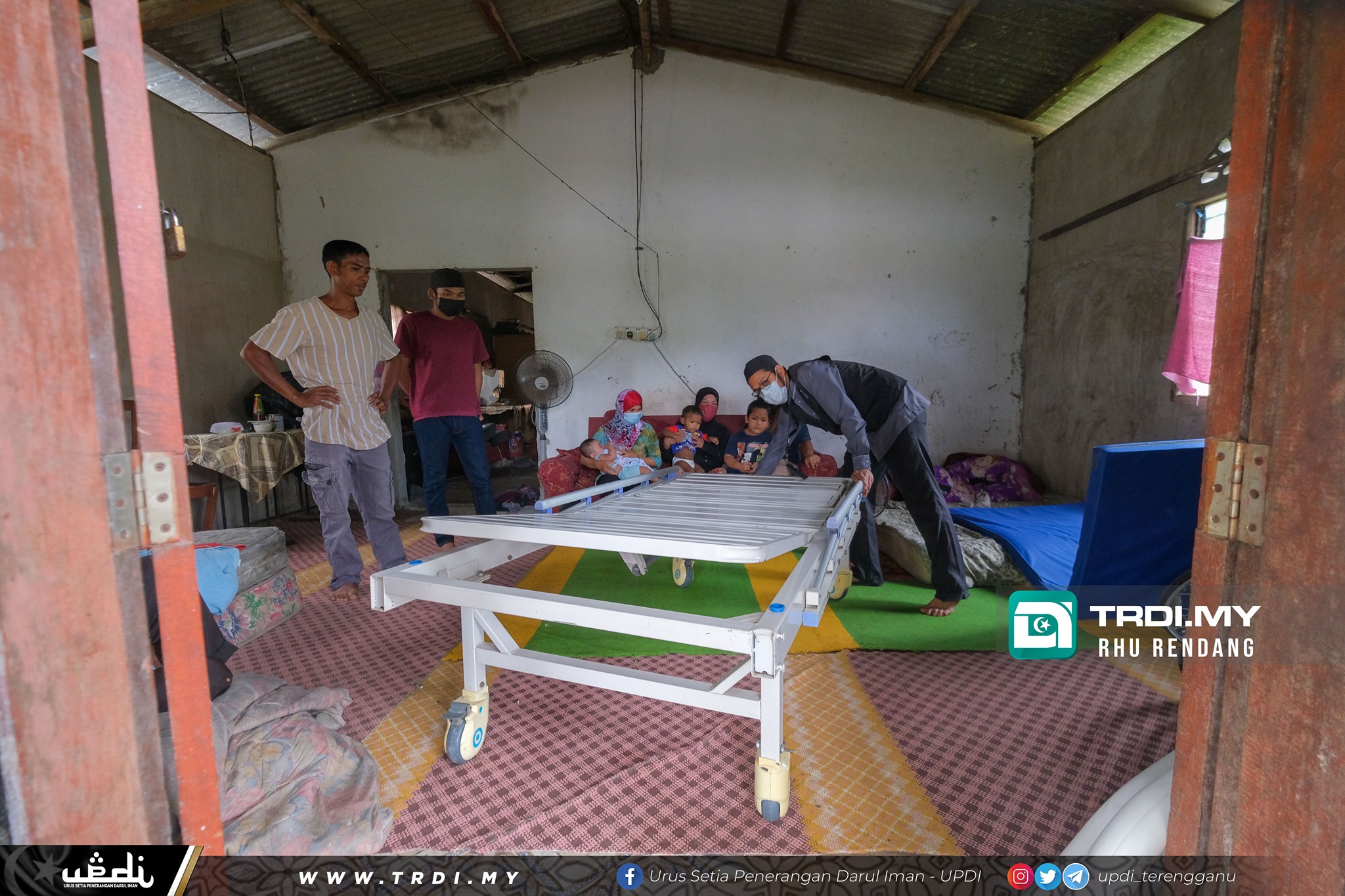 Nenek Stroke, Anak Hilang Pekerjaan Terharu Terima Caj Wad Percuma