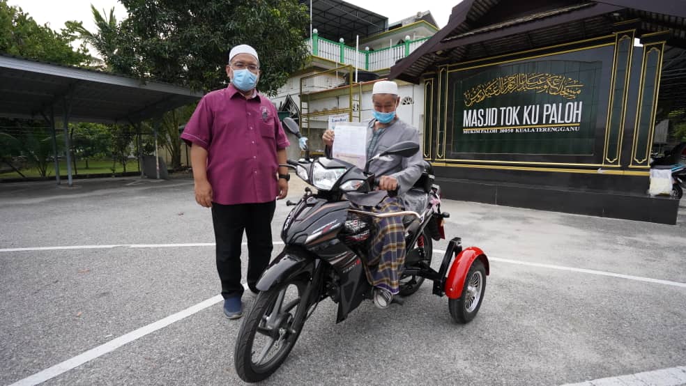 Kerap Jatuh, ADUN Terengganu Hadiahkan Motosikal Baharu