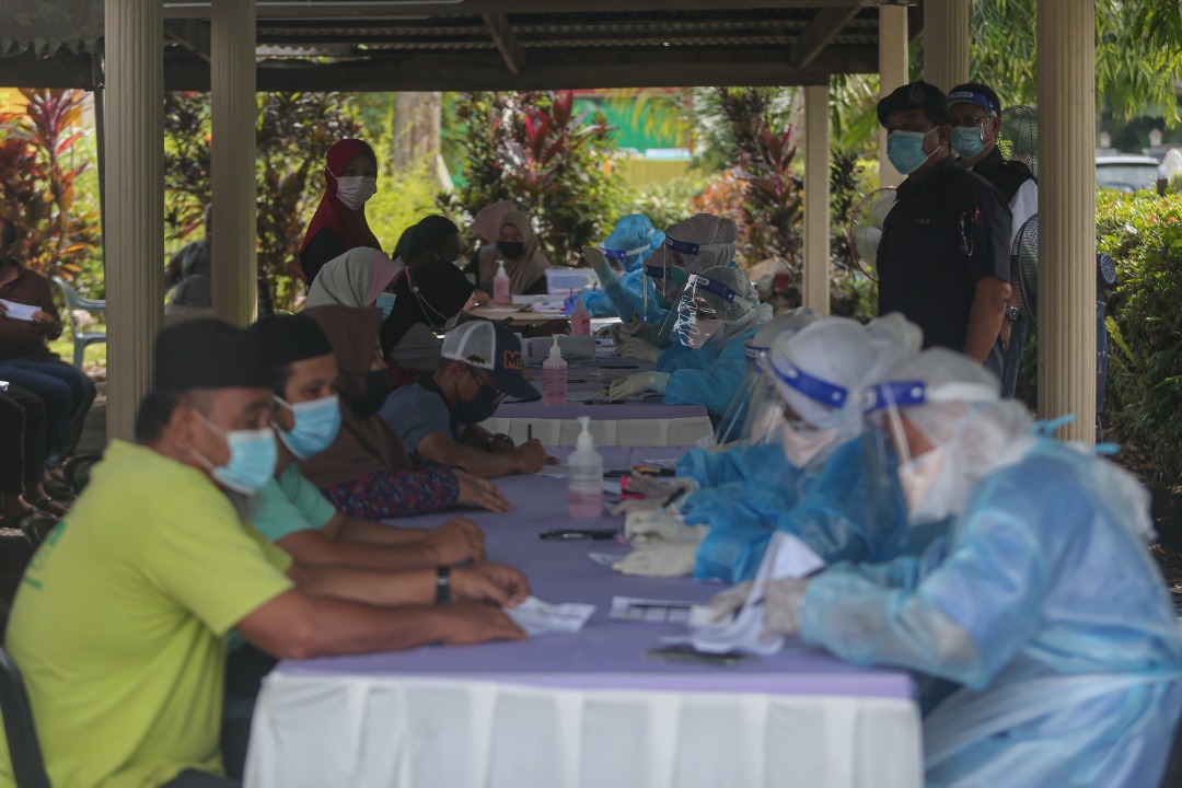 PKPD Kampung Teluk Menara, 1,240 Penduduk Jalani Saringan